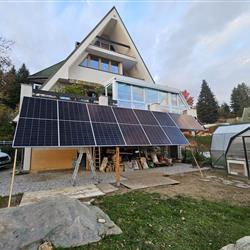 Sončna elektrarna s hranilnikom – okolica Ljubljane